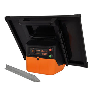 S400 solar electric fence energizer - incl. 2 batteries (2x 12 V - 7.2 Ah) - Lands End B.V.