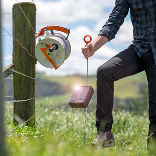 S12 Solar fence energizer - incl. lithium battery (3.2 V - 6 Ah) - Lands End B.V.